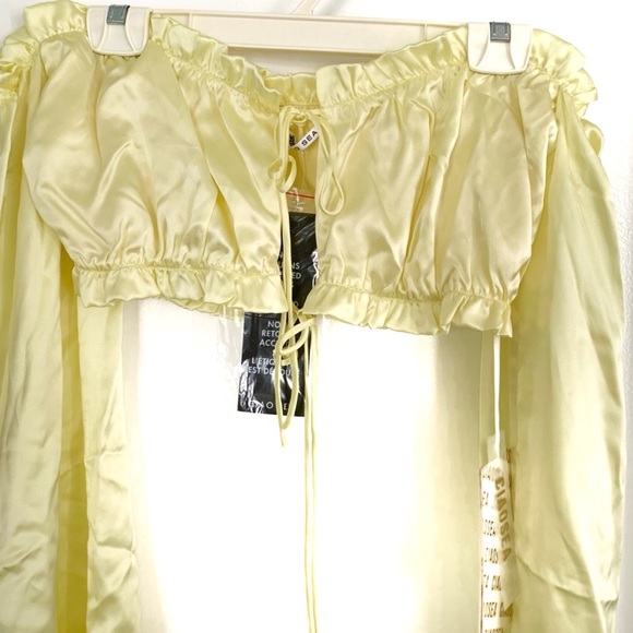 Ciao Sea Silk Pale Yellow Off the Shoulder Crop Top with Flared Sleeves Shiny - Picture 2 of 9